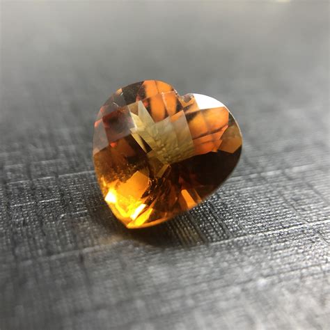 黃水晶 原礦|寶石百科 (十七):黃水晶 Citrine